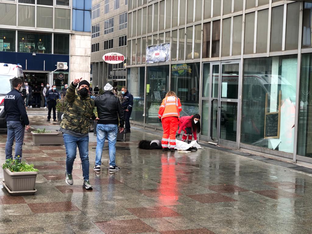 Napoli, donna precipita e muore da uno dei palazzi del Centro Direzionale
