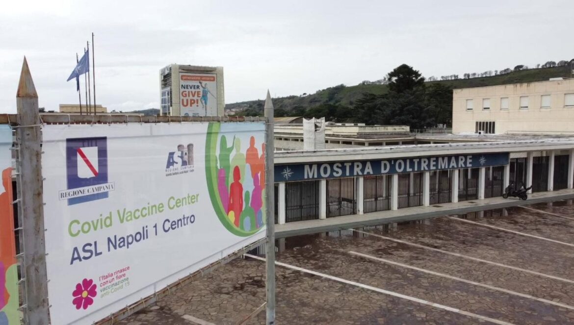 Napoli, chiusi due Hub vaccinali per mancanza di dosi