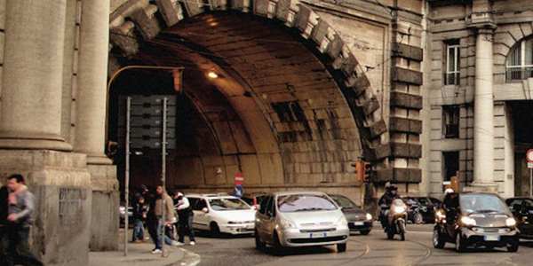 Napoli rapina galleria laziale