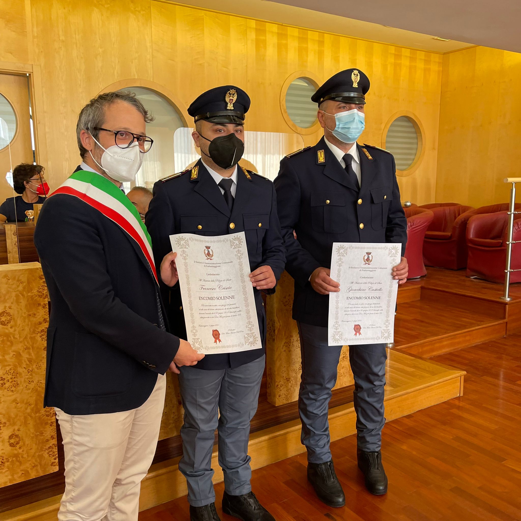 Frattamaggiore, encomio per due poliziotti: premiato anche Roberto Fani