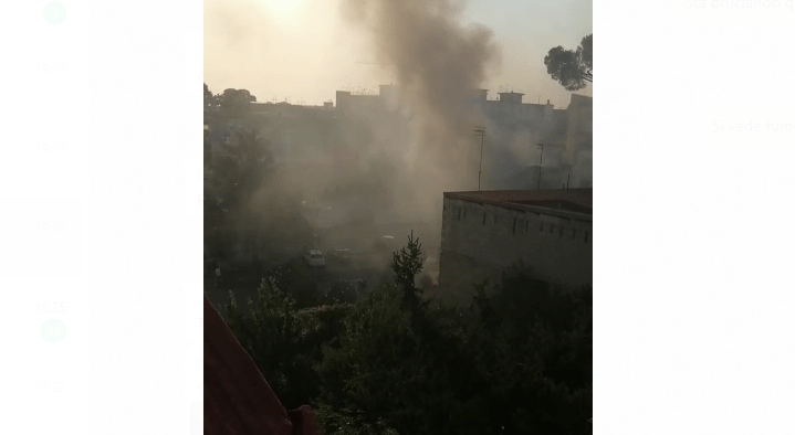 Frattamaggiore, incendio in zona via Vittoria (VIDEO)