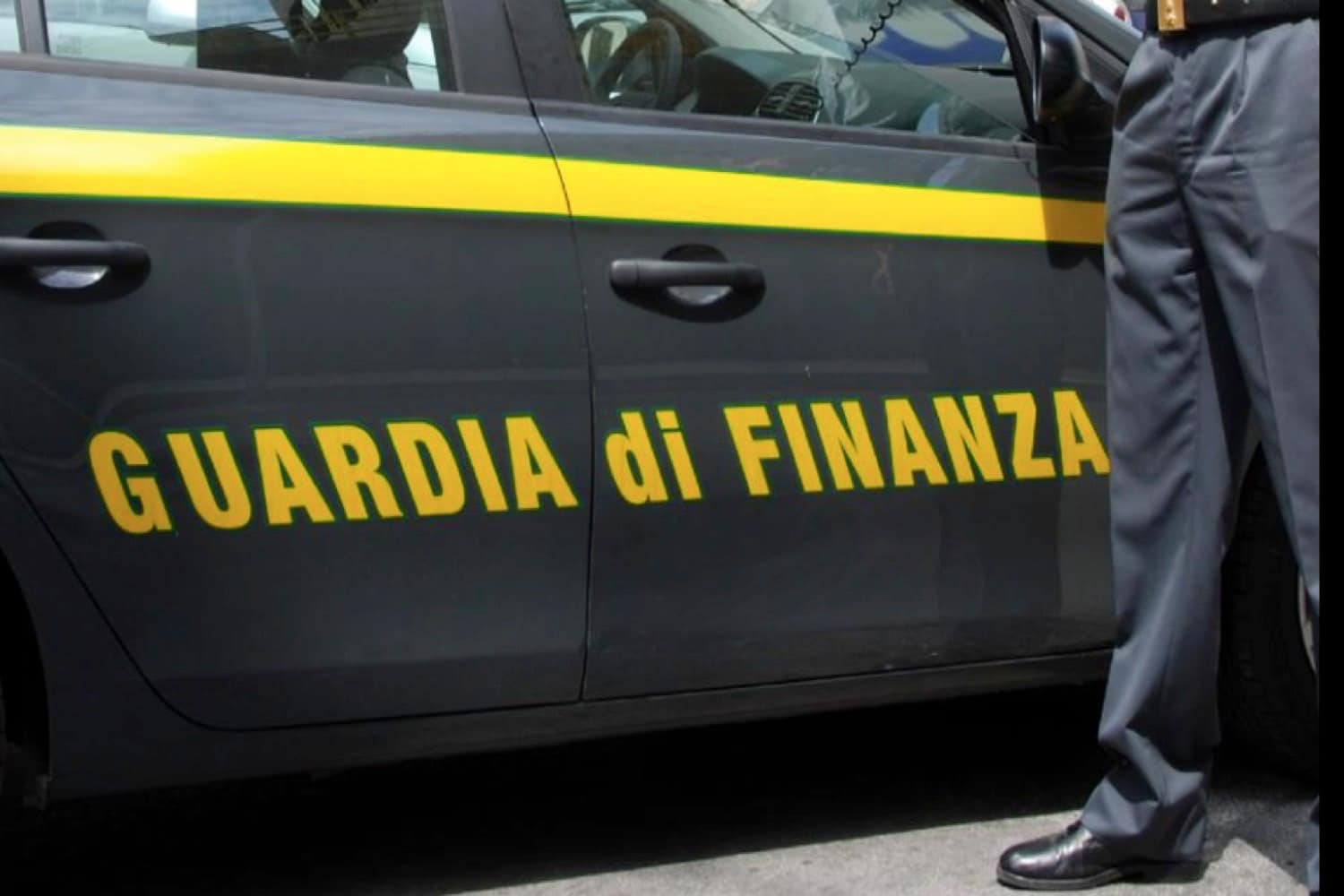 Orta di Atella, scoperti a tagliare 7 kg di cocaina: i nomi degli arrestati