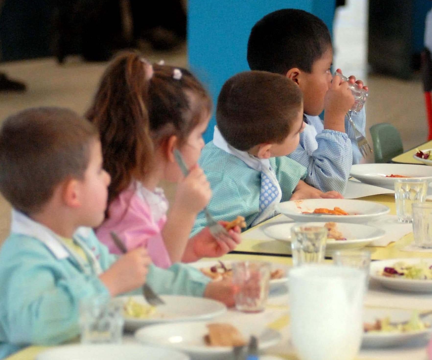 Giugliano, refezione scolastica ferma