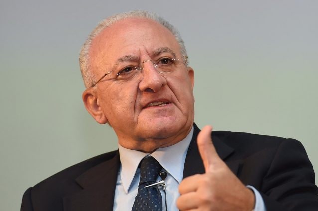 De Luca chiude la primaria e le scuole medie