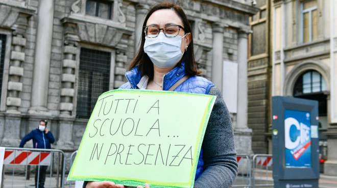 Scuola si ritorna in presenza in Campania