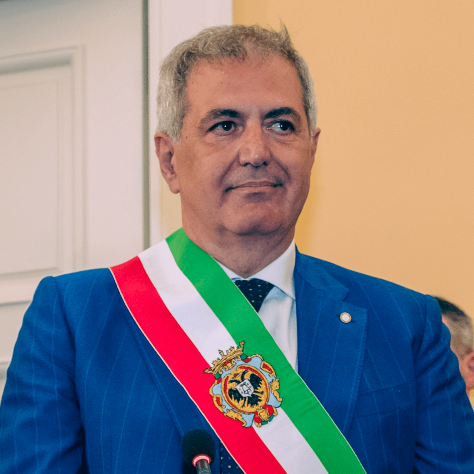 Nola, sfiduciato il Sindaco Minieri