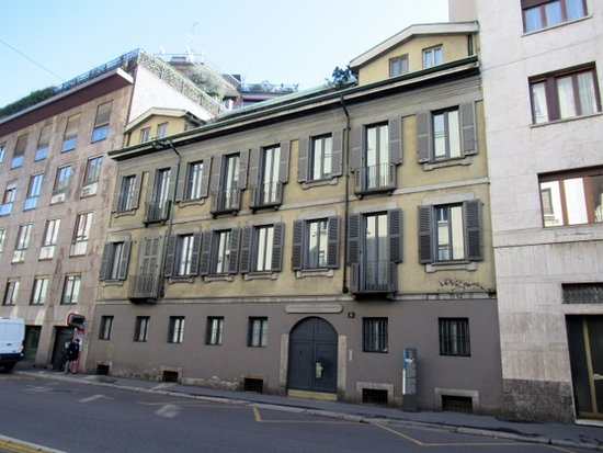 Milano,la cultura sotto attacco dei writers,la casa di Manzoni presa di mira