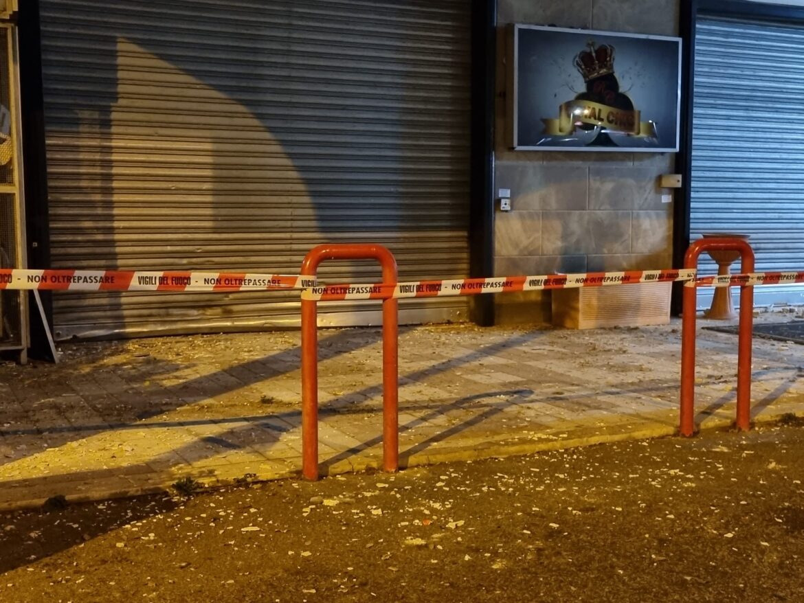 Frattaminore, nuova esplosione in città: danneggiato un cancello