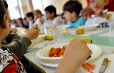 Giugliano , sospesa la mensa scolastica