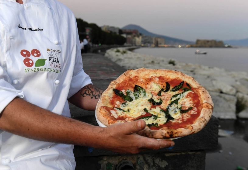 Napoli , dal 17 giugno , riparte il pizza 🍕 Village