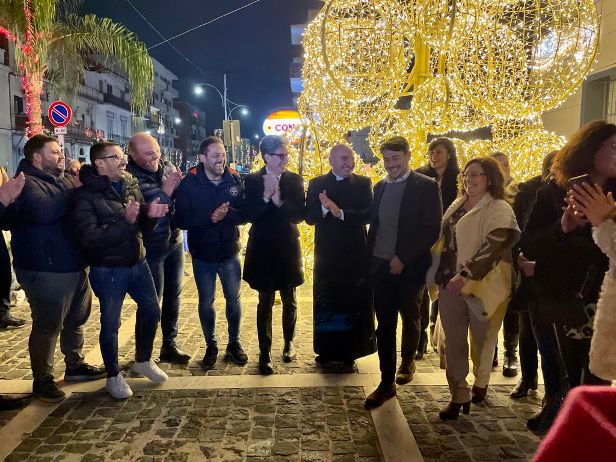 A Brusciano il Natale arriva in città: si accendono le luminarie nel giorno dell’Immacolata