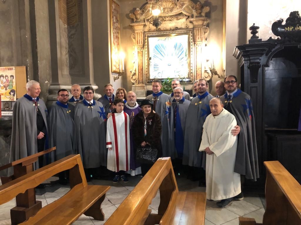 L’EVENTO. L’ambasciatore Ivan Rebernik consegna a Padre Domenico Aiuto la prima copia del calendario 2023 dell’Ordine Militare di Santa Brigida di Svezia