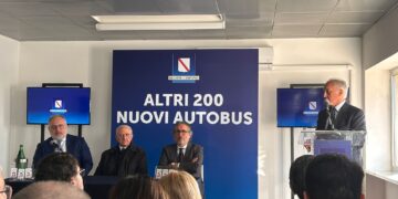 A Caserta presentazione di 200 nuovi bus a con De Luca presente