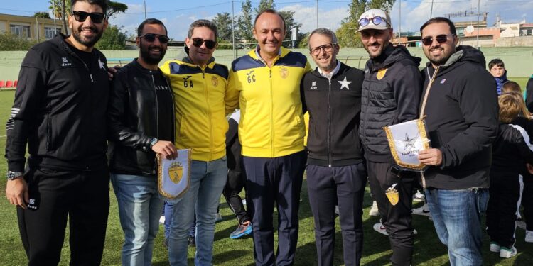 Gemellaggio tra Cardito e Frattamaggiore ,testimoni e garanti sindaci dei due paesi e le società calcistiche