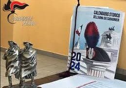 Amadeus presenta il calendario storico dei Carabinieri
