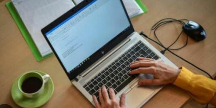 Smart working si restringe l’applicazione