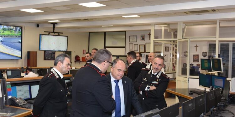 Il procuratore Gratteri incontra i Carabinieri del comando provinciale