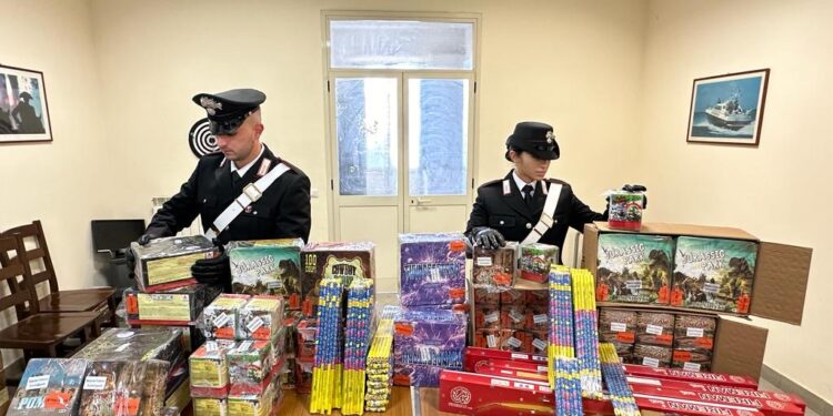 Gragnano, sorvegliato speciale custode di 24 kg di fuochi pirotecnici