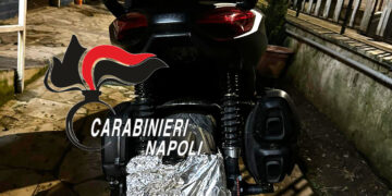Napoli, a Pianura, in sella ad una moto con la carta stagnola sulla targa