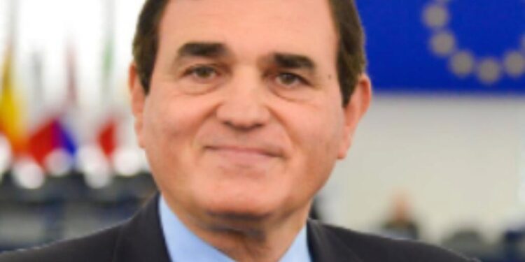 Aldo Patriciello, eurodeputato, lascia Forza Italia