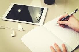 I Giovani non sanno più scrivere , causa i social