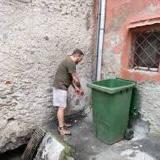 Ancora un bimbo in un cassonetto della spazzatura