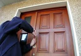 Soccavo, tentano di svaligiare casa, ma vengono arrestati