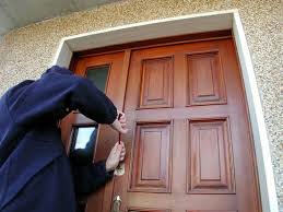 Soccavo, tentano di svaligiare casa, ma vengono arrestati