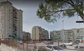 Ponticelli, Mentre è ai domiciliari si intrattiene con gli amici in un circolo del Conocal