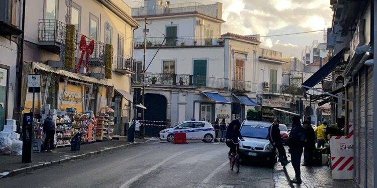 Ultima ora , Frattamaggiore, Corso Durante chiuso per una voragine