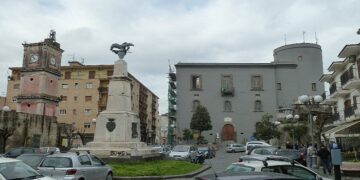 L’EVENTO. Caivano, è qui la festa: Piazza Battisti si trasforma nel Villaggio di Babbo Natale