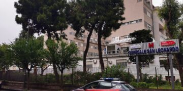 Castellamare di Stabia, sedicenne tenta di darsi fuoco , causa violenze in casa
