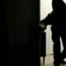 Casalnuovo, padre e figlio topi di appartamento, nella fuga speronano i Carabinieri