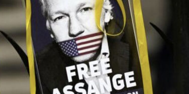 Assange, fondatore di Wikileaks, criminale o vittima?