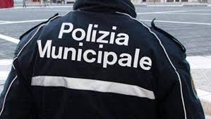 Qualiano, aggressione alla Polizia municipale