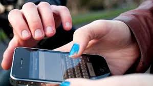 ACERRA, rapina uno smartphone con un cacciavite