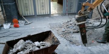 IL CASO. Perdita d’acqua davanti all’istituto: lezioni a rischio
