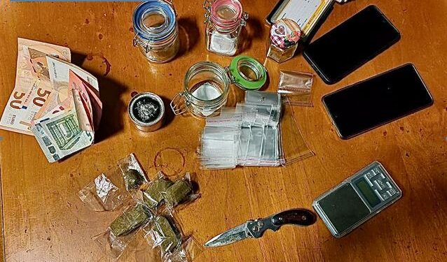 Afragola, droga in auto alle Cinque Vie