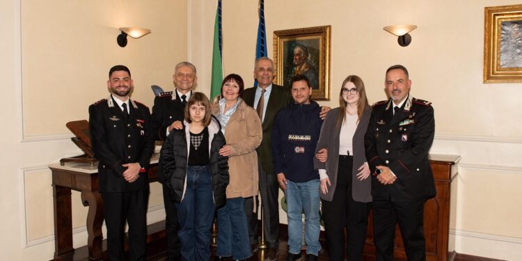 Napoli, tento di sventare una rapina ma ne rimase vittima, lo ricordano Carabinieri e Cassa Edile della Provincia di Napoli