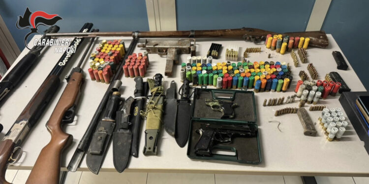 Marano , sequestro dei Carabinieri, di armi , pugnali e mitragliatrice