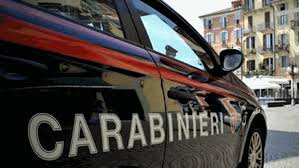 Marigliano , rubano un furgone di latticini , inseguiti dai Carabinieri