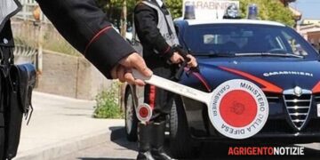 Napoli case nuove , non si ferma all’alt dei Carabinieri
