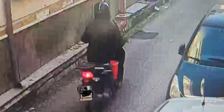 Ultima ora : Frattamaggiore, Agenti della polizia municipale arrestano l’autore di numerose rapine negli ultimi giorni