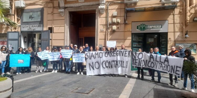 Regione Campania, protesta dei genitori caregiver