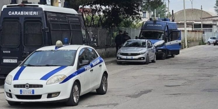 Arzano , blitz negli alloggi popolari
