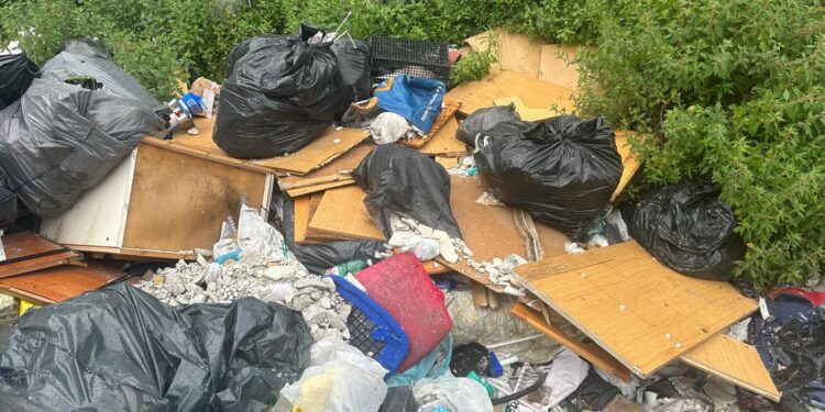 Ercolano, il Sindaco denuncia chi sversa illegalmente rifiuti