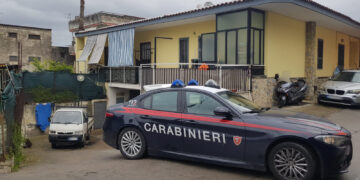 Sant’Antonio Abate, si barrica in casa e minaccia di farsi esplodere
