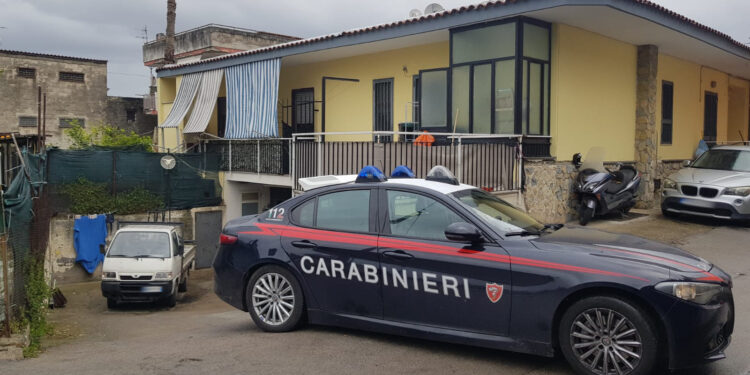 Sant’Antonio Abate, si barrica in casa e minaccia di farsi esplodere