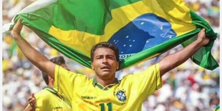 Romario , il campione brasiliano ritorna a giocare a 58 anni
