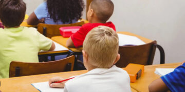 L’uso precoce dei social per i bambini provoca danni